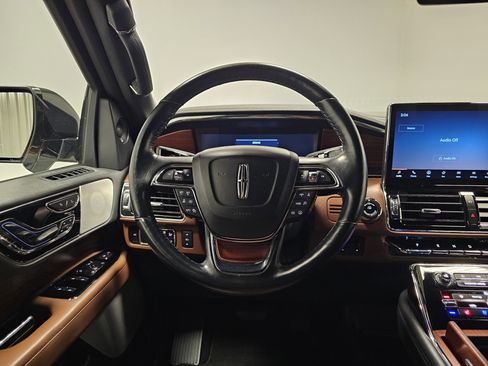 Used 2023 Lincoln Navigator L Reserve image 24