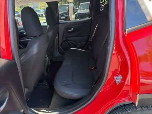 Used 2018 Jeep Renegade Altitude image 15