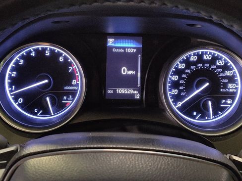 Used 2018 Toyota Camry SE FWD image 23