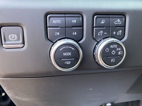 Used 2024 GMC Sierra 2500 AT4 w/ Technology Package image 24