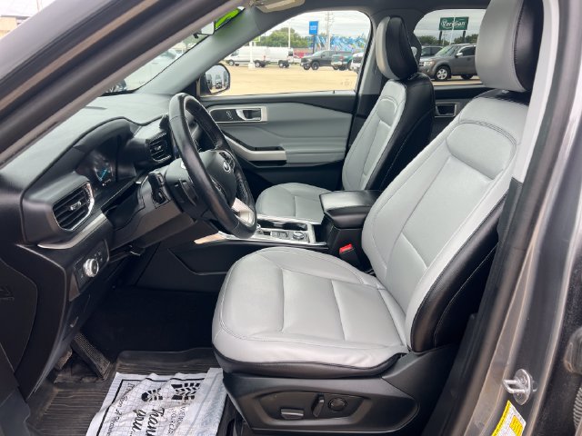 Used 2021 Ford Explorer XLT w/ Equipment Group 202A AWD/4WD image 13