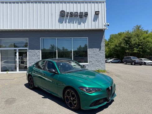 Used 2025 Alfa Romeo Giulia AWD w/ Driving Assist Package image 9