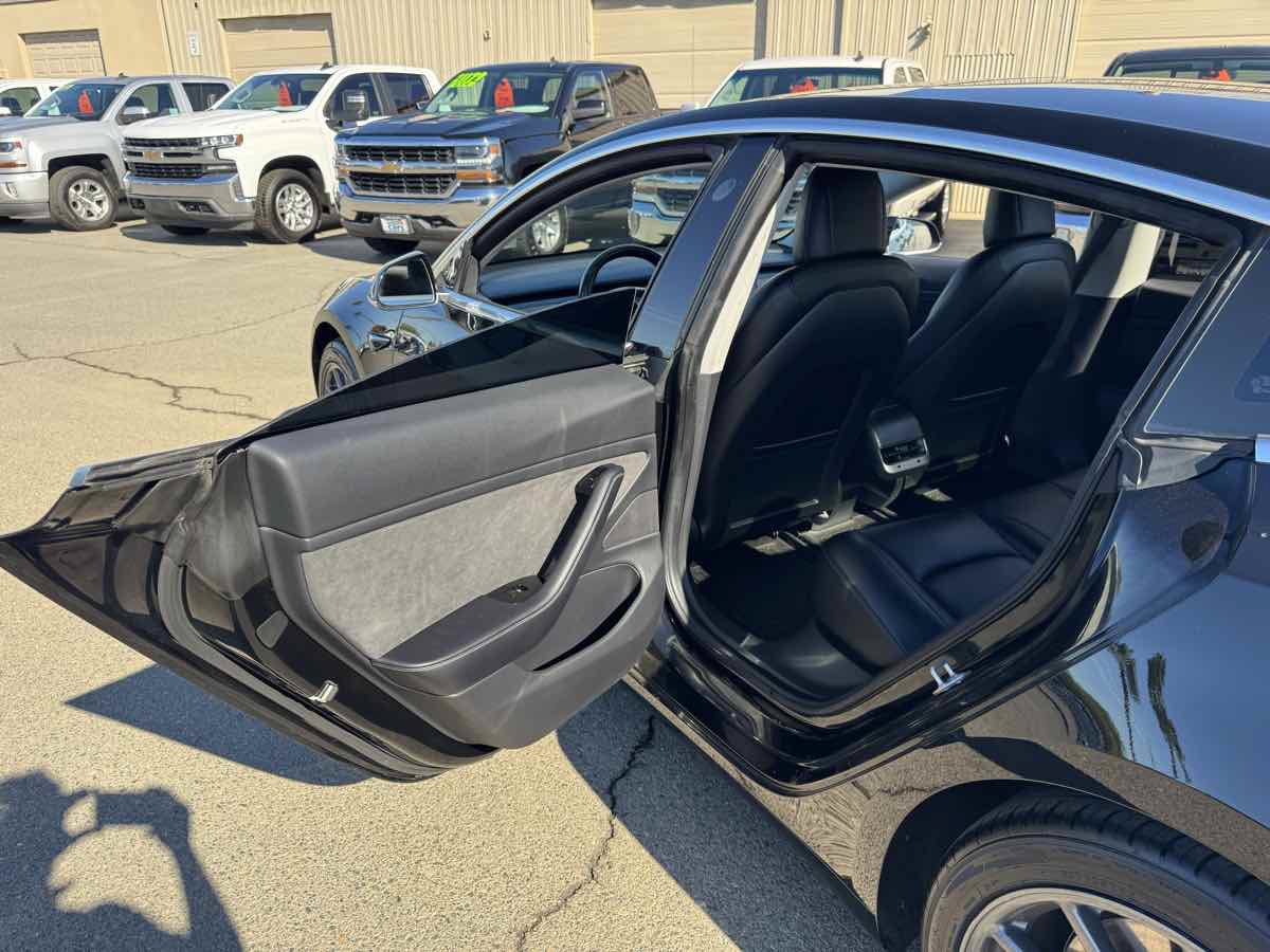Used 2018 Tesla Model 3 Long Range RWD image 18