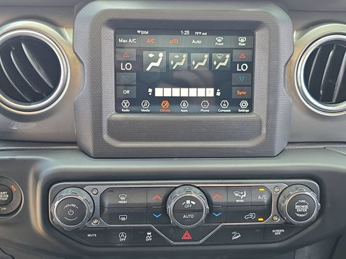 Used 2019 Jeep Wrangler Unlimited Sahara AWD/4WD image 25