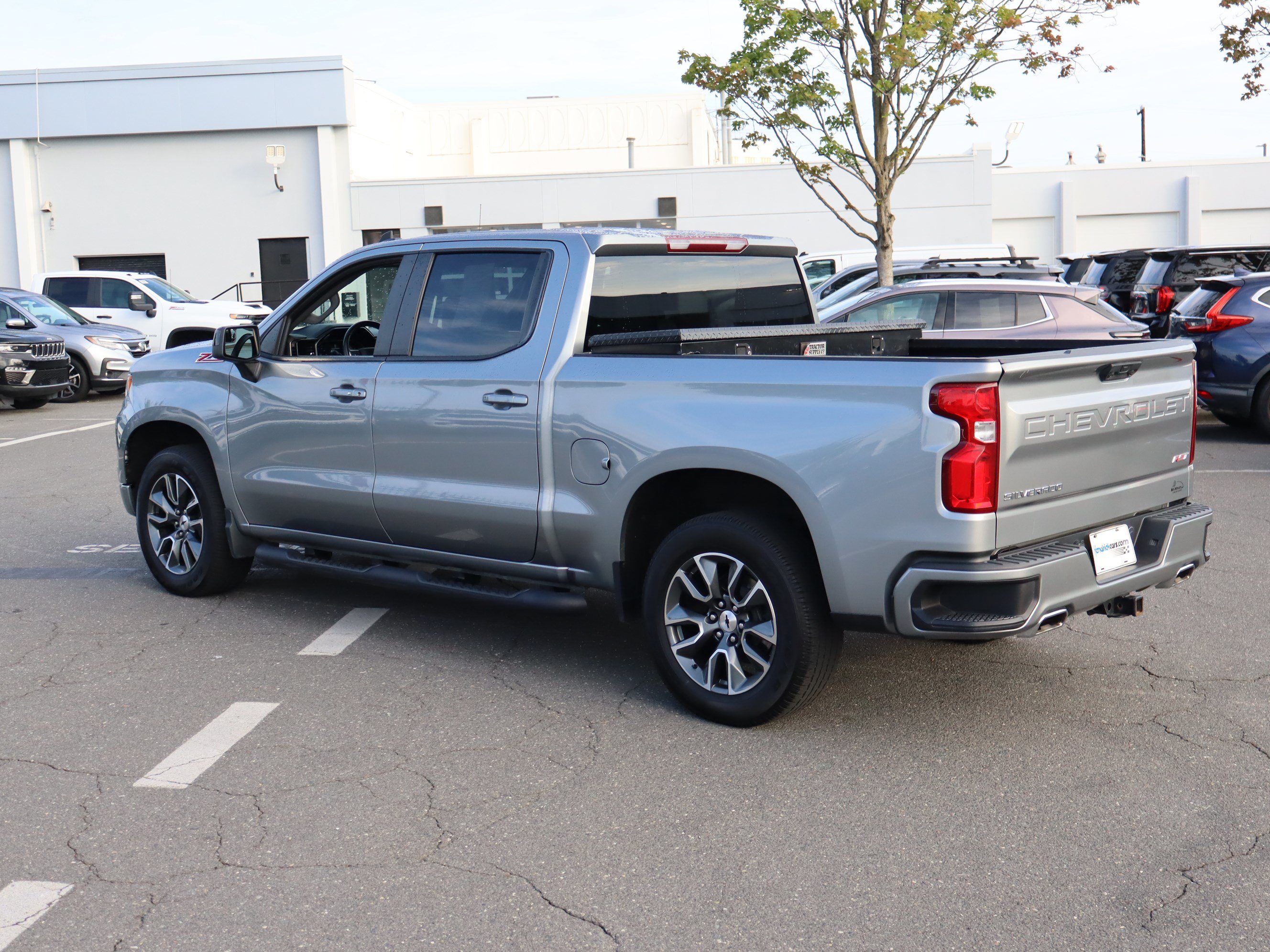 Used 2024 Chevrolet Silverado 1500 RST w/ Z71 Off-Road Package AWD/4WD image 8