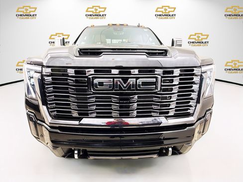 Used 2024 GMC Sierra 3500 Denali Ultimate AWD/4WD image 2