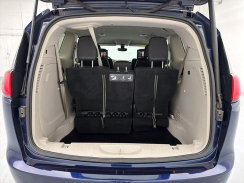 Used 2019 Chrysler Pacifica Touring-L Plus w/ Tire & Wheel Group image 54