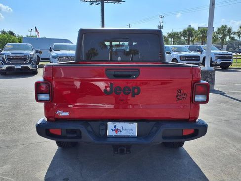 Used 2023 Jeep Gladiator Sport AWD/4WD image 6