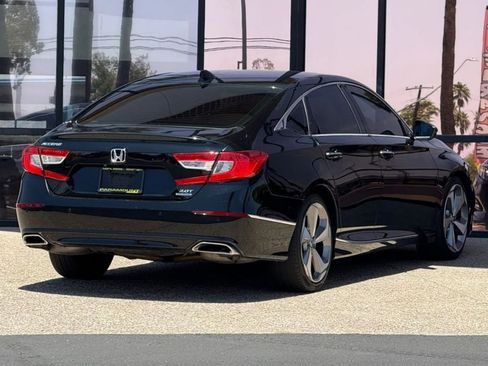 Used 2018 Honda Accord Touring image 12