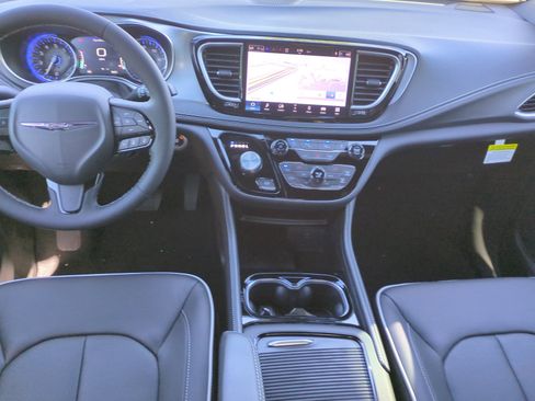 New 2026 Chrysler Pacifica Limited w/ S Appearance Package image 20