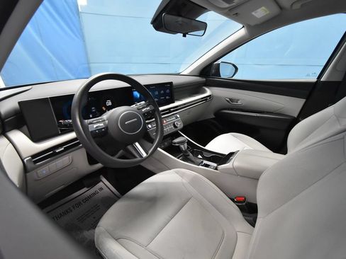 Used 2025 Hyundai Tucson SE FWD image 2