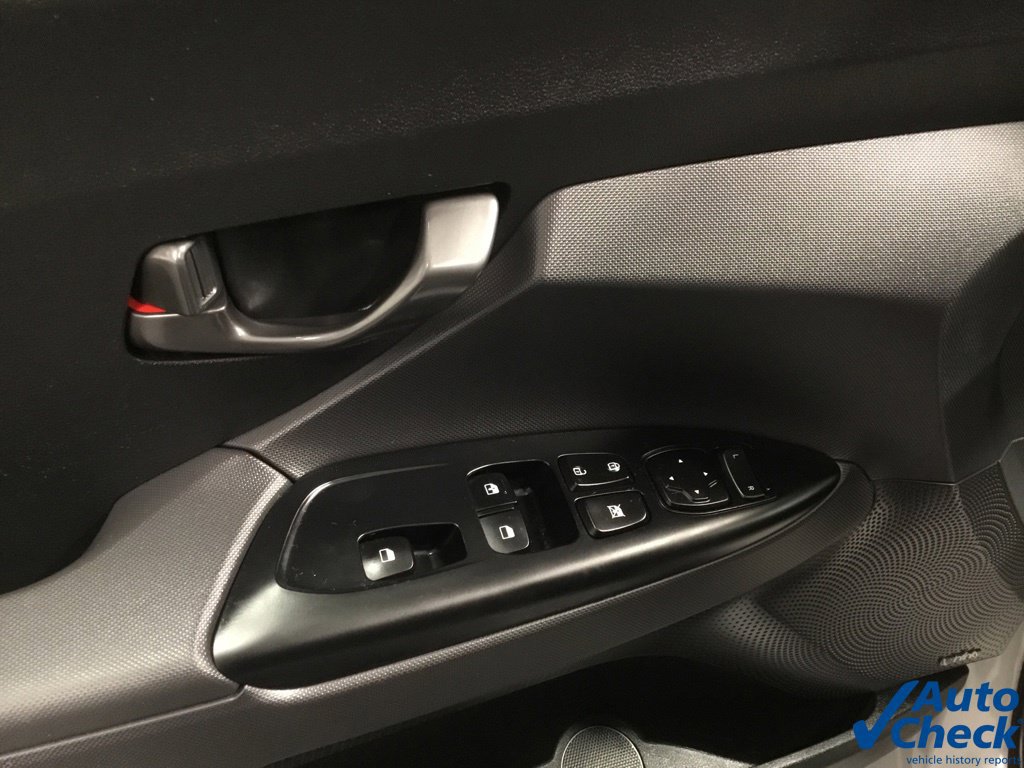 Used 2021 Hyundai Veloster Turbo FWD image 19