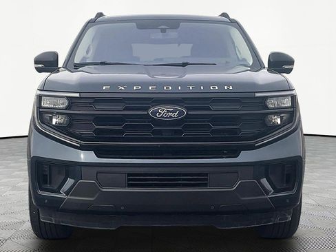 Used 2025 Ford Expedition Active image 3