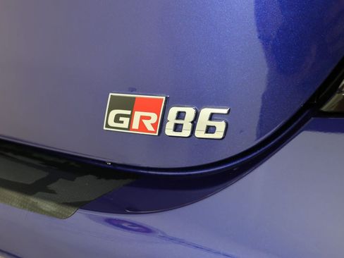 Used 2023 Toyota GR86 RWD image 13