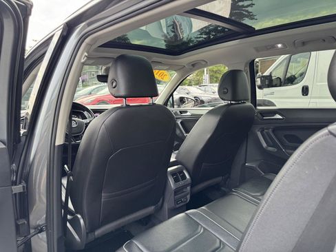 Used 2018 Volkswagen Tiguan SEL Premium w/ 3rd Row Seat Package AWD/4WD image 34