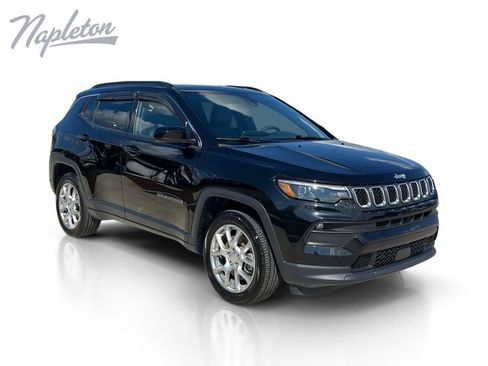 Used 2023 Jeep Compass Latitude w/ Sun and Sound Group AWD/4WD image 8