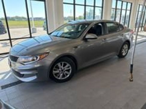 Used 2018 Kia Optima LX FWD image 1