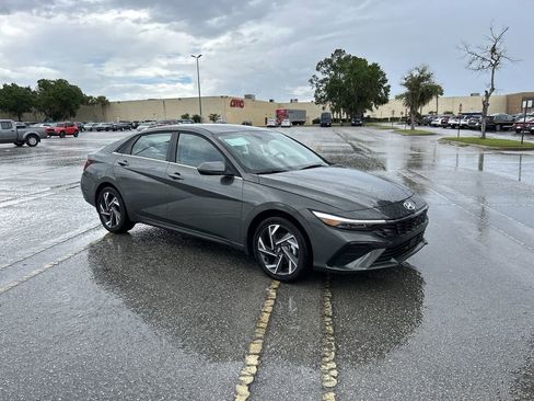 New 2025 Hyundai Elantra Limited image 2