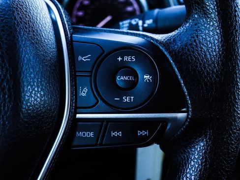 Used 2022 Toyota Camry LE image 14