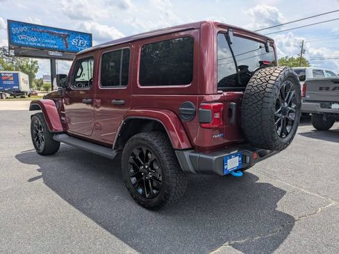 Used 2022 Jeep Wrangler Unlimited Sahara w/ Cold Weather Group AWD/4WD image 6