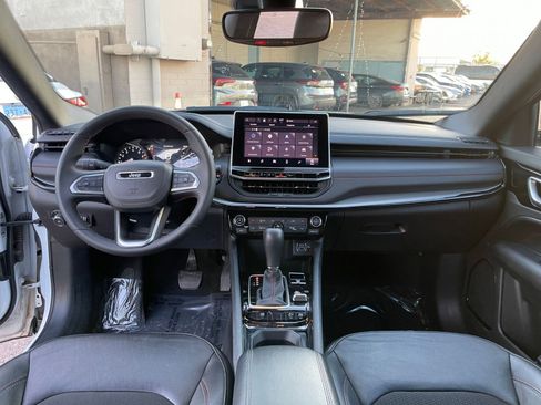 Used 2025 Jeep Compass Trailhawk image 32