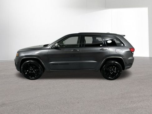 Used 2017 Jeep Grand Cherokee Altitude image 29