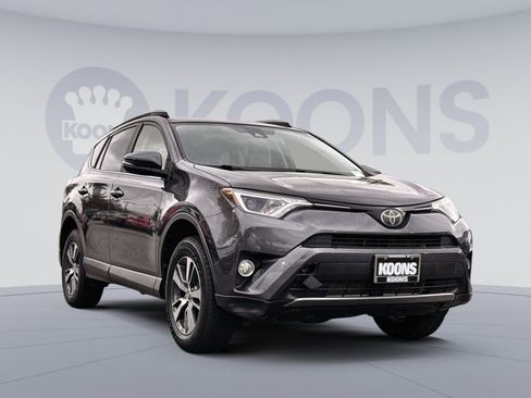 Used 2017 Toyota RAV4 XLE w/ Premium Special Value Package image 10