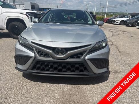 Used 2021 Toyota Camry SE FWD image 1