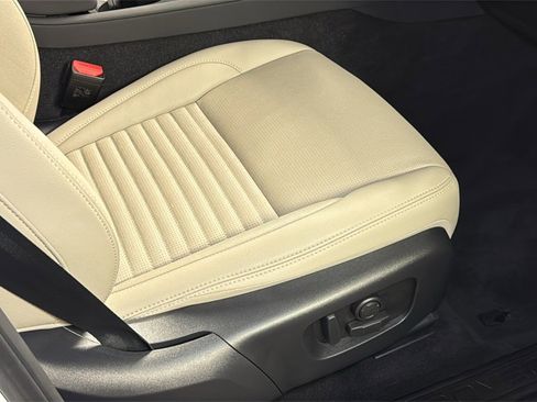 Used 2024 Land Rover Discovery Sport S image 11