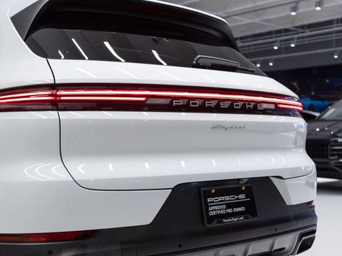 Certified 2024 Porsche Cayenne GTS AWD/4WD image 32