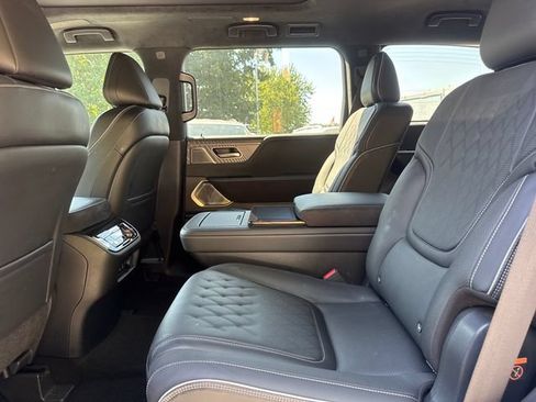 Used 2025 INFINITI QX80 Autograph AWD/4WD image 11
