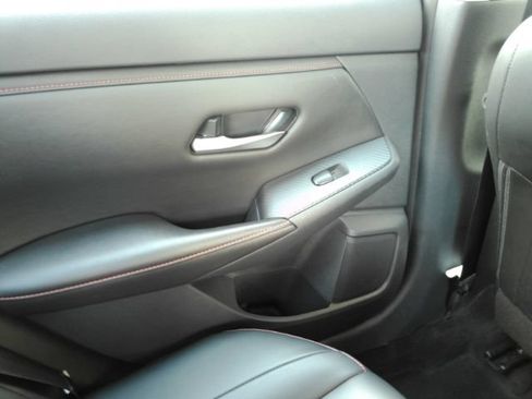 Used 2025 Nissan Sentra SR w/ SR Premium Package FWD image 27