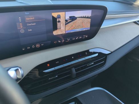 Used 2025 Buick Enclave Preferred image 15