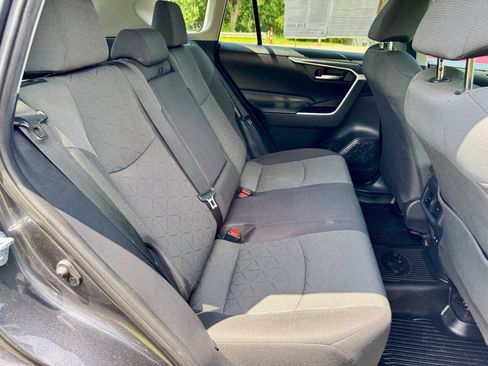 Used 2020 Toyota RAV4 XLE AWD/4WD image 33