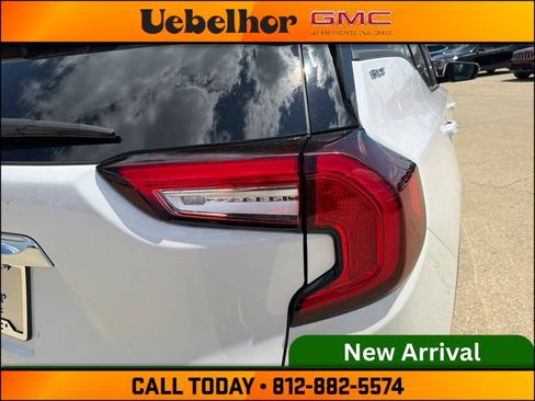 Used 2023 GMC Terrain SLT FWD image 8