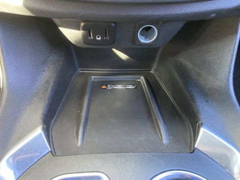 Used 2022 Chevrolet Traverse LT image 26