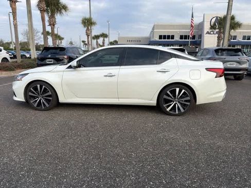 Used 2019 Nissan Altima 2.5 Platinum image 3