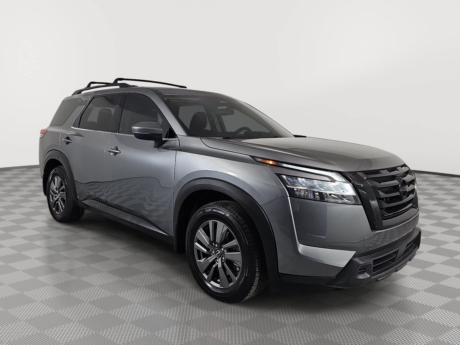 Used 2022 Nissan Pathfinder SV w/ SV Black Package AWD/4WD image 2