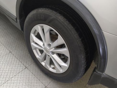 Used 2015 Nissan Rogue SV FWD image 31