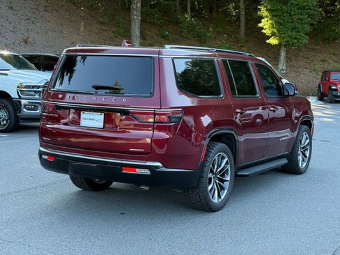 Used 2022 Jeep Wagoneer Series II w/ Premium Group I AWD/4WD image 5