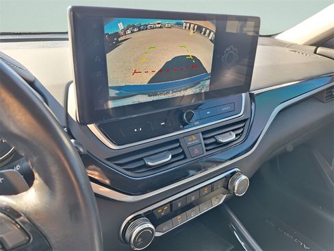 Used 2023 Nissan Altima 2.5 SR w/ SR Premium Package image 16