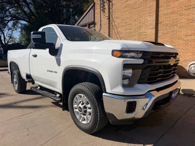 Used 2026 Chevrolet Silverado 2500 W/T w/ Snow Plow Prep/Camper Package AWD/4WD image 2