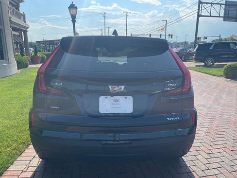Used 2024 Cadillac XT4 Luxury w/ Cold Weather Package AWD/4WD image 9