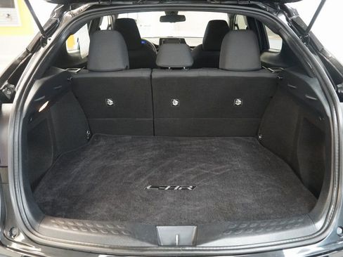 Used 2018 Toyota C-HR XLE image 22