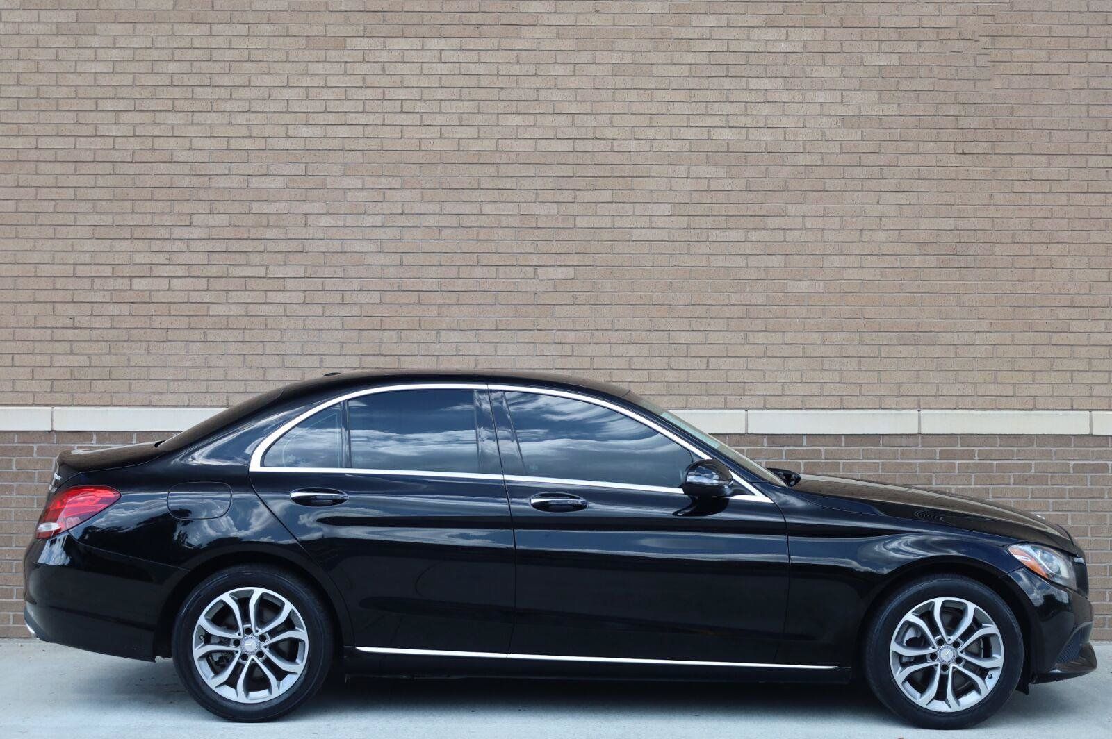 Used 2017 Mercedes-Benz C 300 4MATIC Sedan image 3