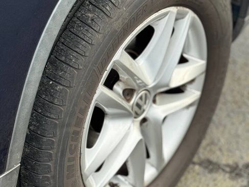 Used 2011 Volkswagen Tiguan S image 19