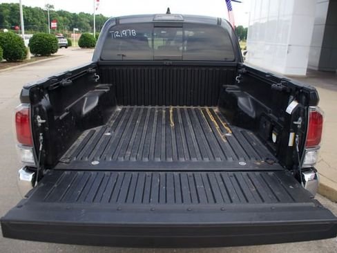 Used 2021 Toyota Tacoma TRD Off-Road AWD/4WD image 8