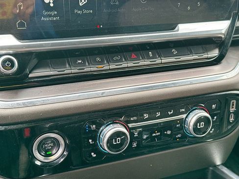 Used 2023 GMC Sierra 1500 SLT AWD/4WD image 18