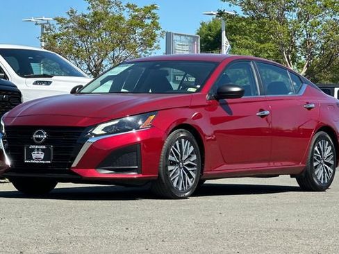 Used 2024 Nissan Altima 2.5 SV image 8