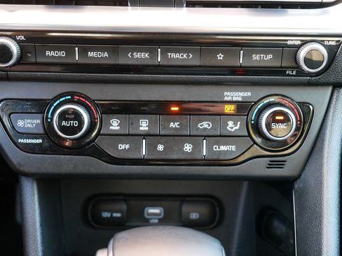 Certified 2022 Kia Niro LXS image 23